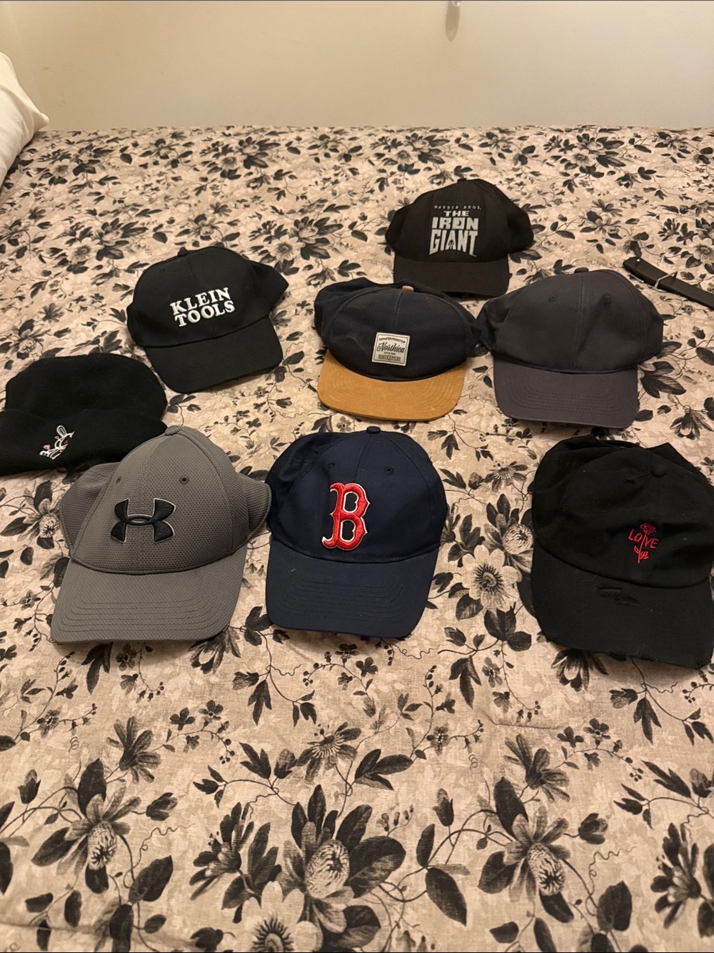 Under Armour Gray Men's Athletic Baseball Cap and 6 hats one bins